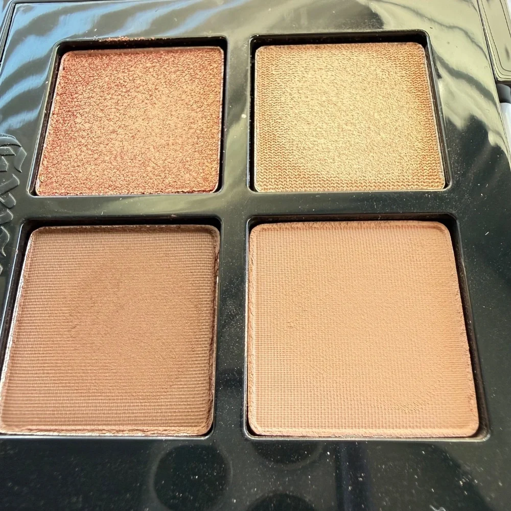 GXVE Eye See in color Just A Girl Eyeshadow Palette